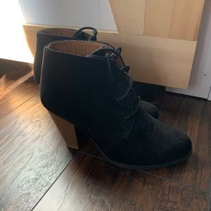 Black booties with heel